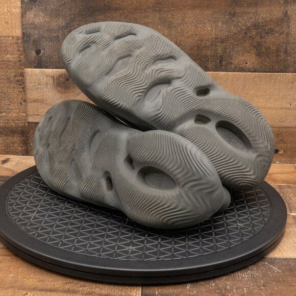 ADIDAS YEEZY FOAM RNR CARBON MENS ATHELTIC SHOES RUNNER BLACK SIZE 13 IG5349 - Picture 4 of 9